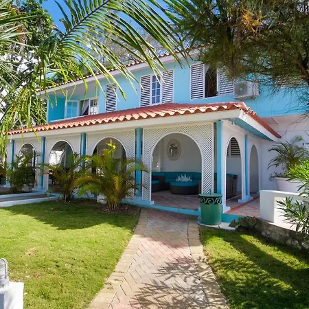 Edgewater Beach Villa - Beach Front, Close To All Attractions-3